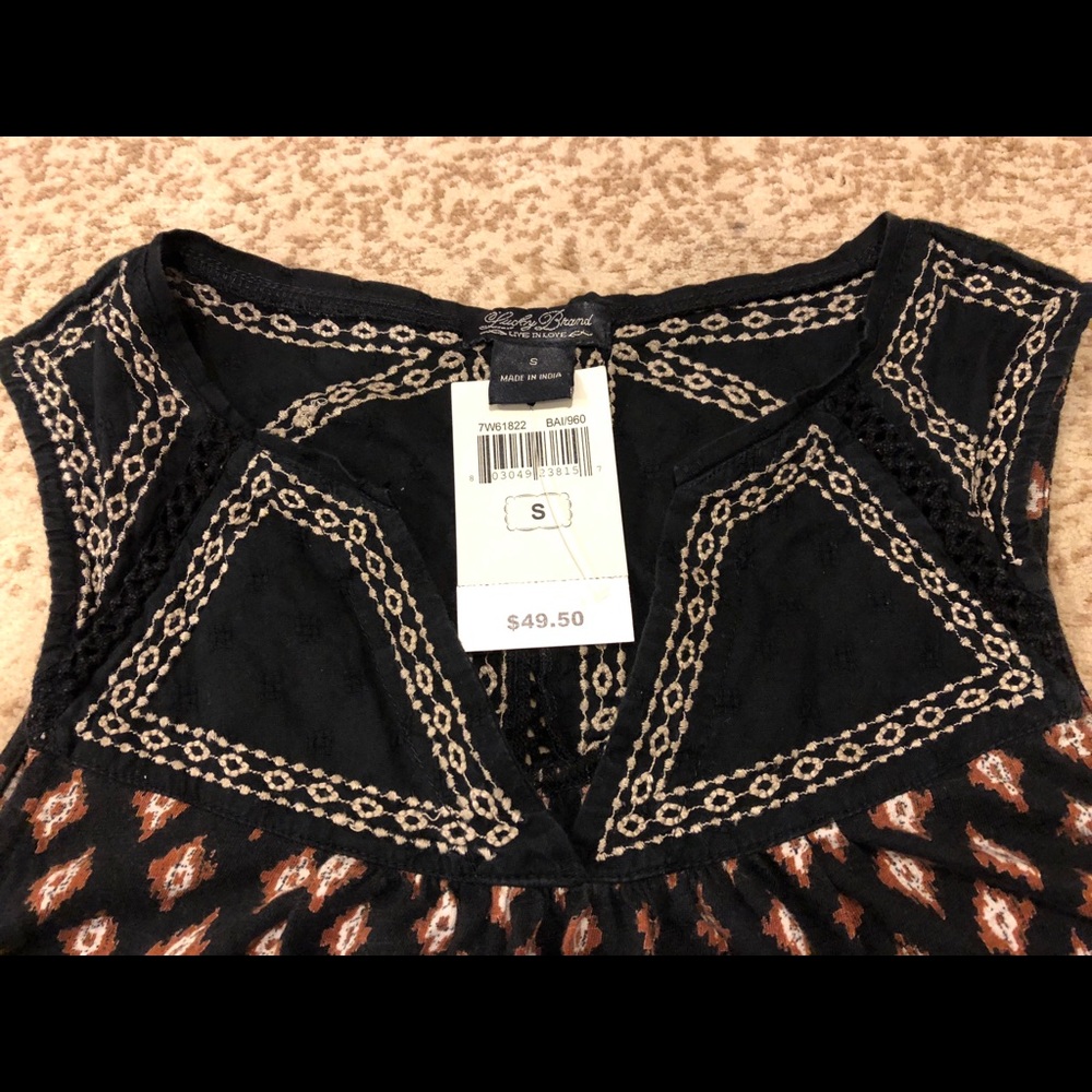 Just reduced!NWT Lucky adorable top w/embroidery-S